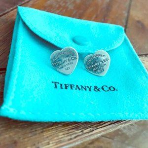 Return to Tiffany & Co. MEDIUM heart earrings